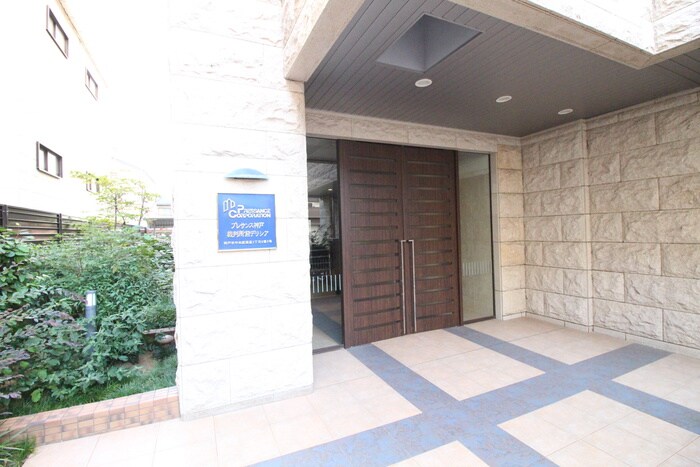 物件外観写真5　(エントランス部分)