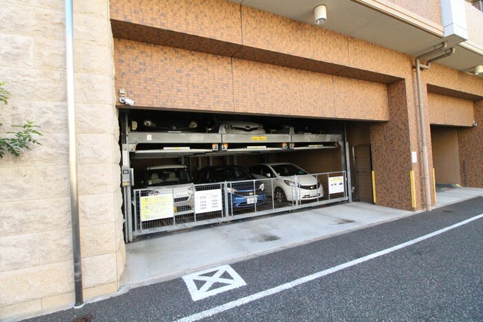 物件外観写真6　(駐車場)