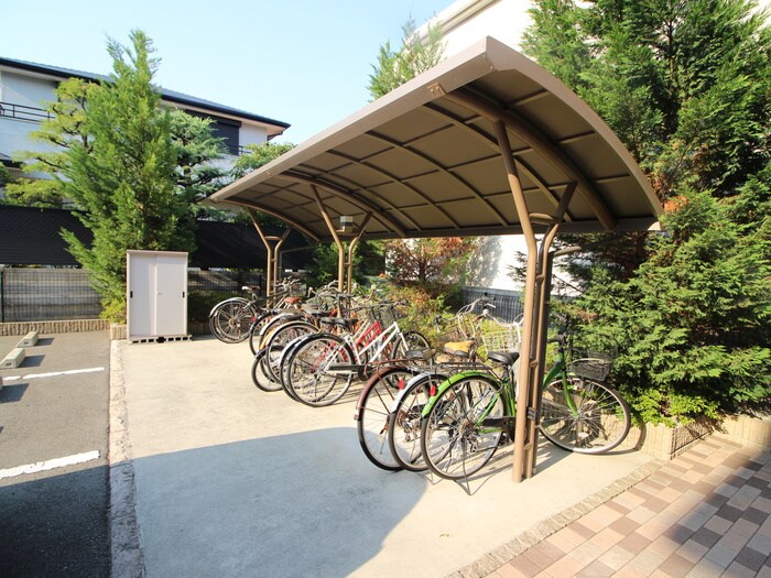 物件外観写真3　(駐輪場)