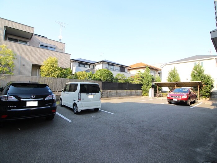 物件外観写真6　(駐車場)
