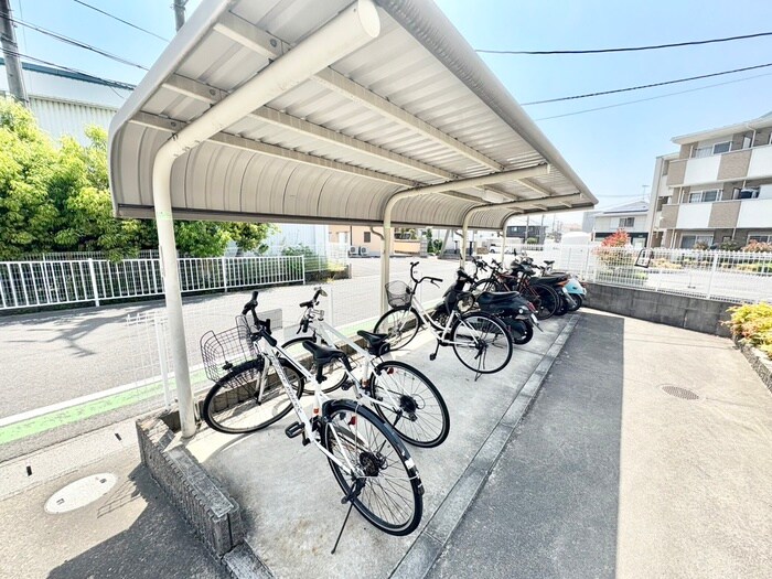 物件外観写真3　(駐輪場)