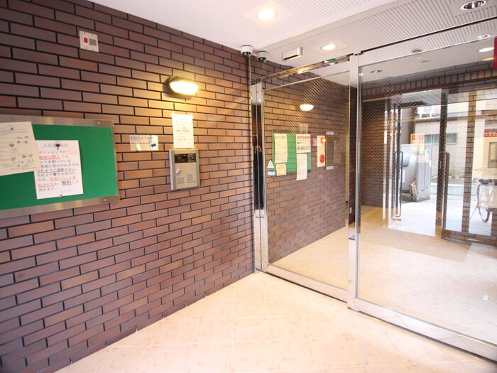 物件外観写真5　(エントランス部分)