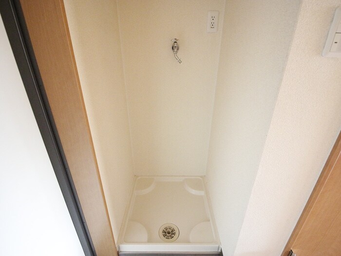 物件内観写真14　(洗濯機置場)