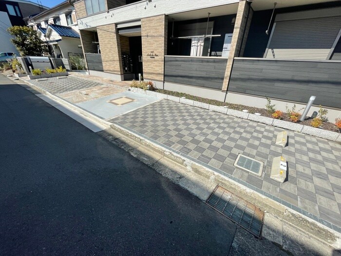 物件外観写真3　(駐車場)