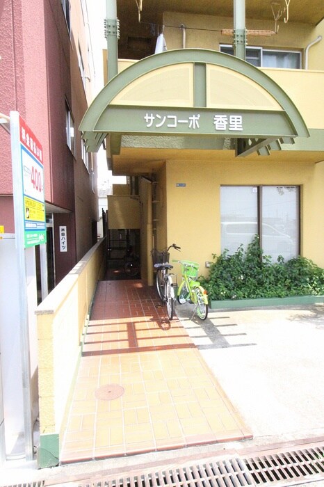 物件外観写真2　(エントランス部分)