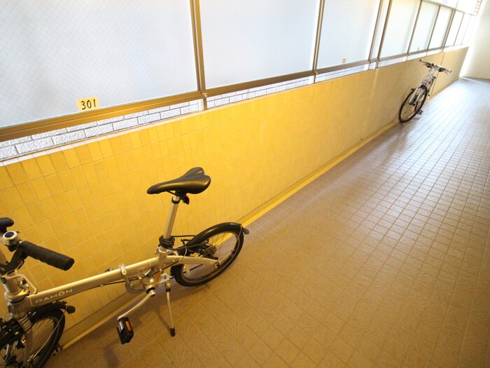 物件外観写真2　(駐輪場)