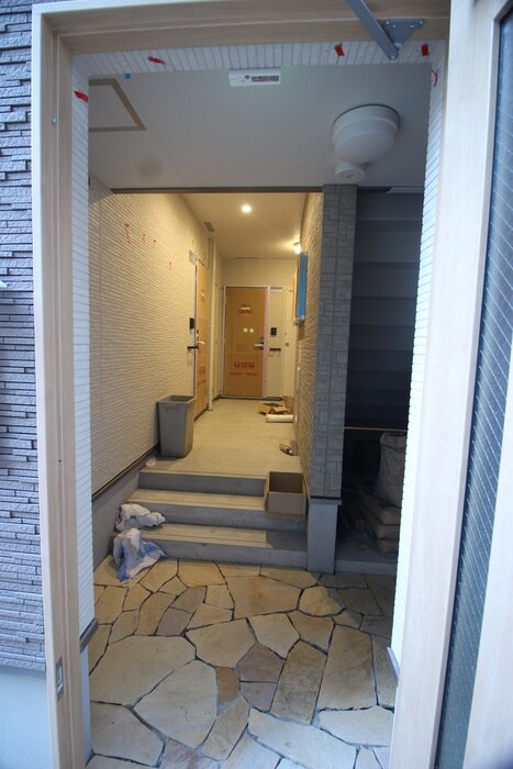 物件外観写真5　(エントランス部分)