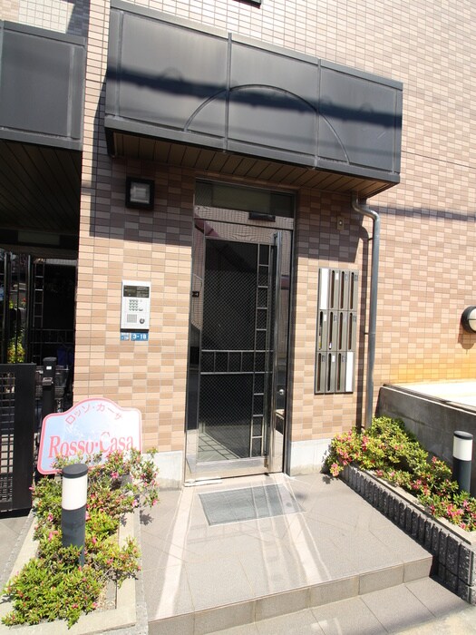 物件外観写真4　(エントランス部分)