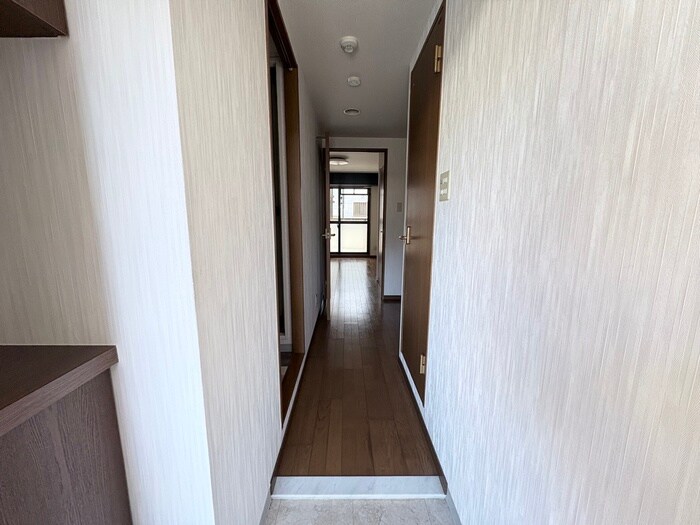 物件内観写真16　(廊下)