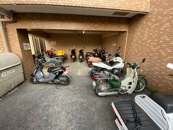 バイク置き場