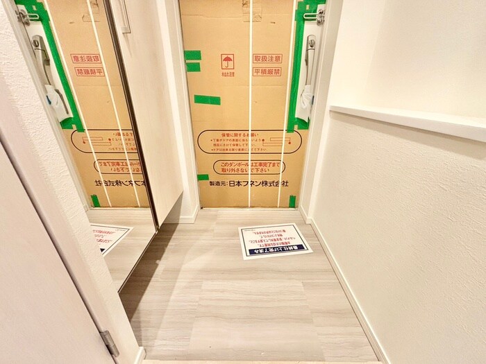 物件内観写真3　(玄関)