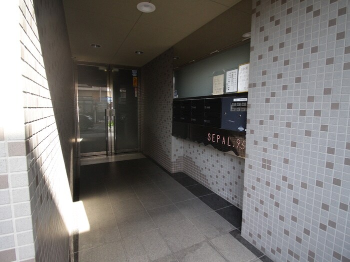 物件外観写真4　(エントランス部分)