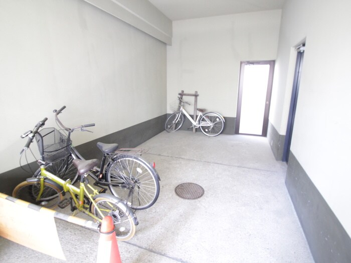 物件外観写真5　(駐輪場)