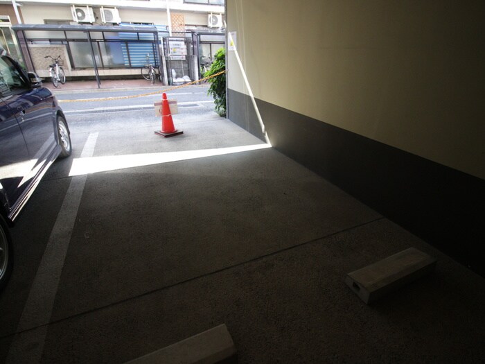 物件外観写真6　(駐車場)