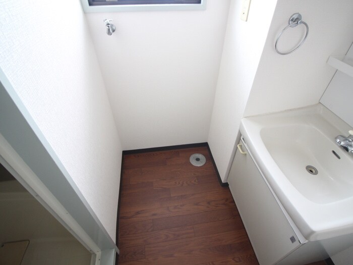 物件内観写真17　(洗濯機置場)