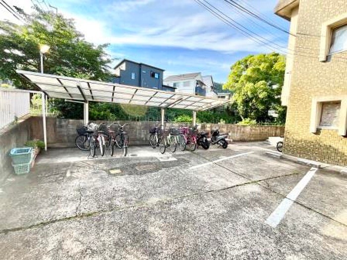 物件外観写真6　(駐輪場)