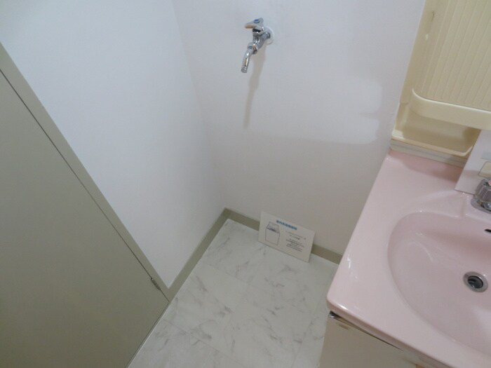 物件内観写真10　(洗濯機置場)