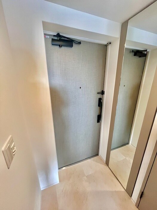 物件内観写真8　(玄関)