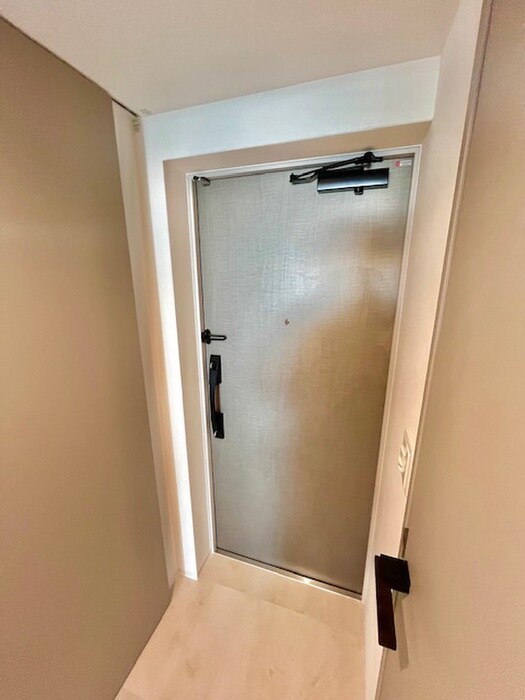 物件内観写真8　(玄関)