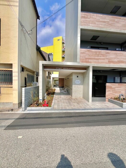 物件外観写真3　(エントランス部分)