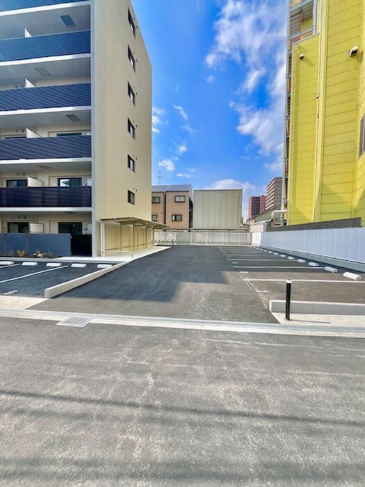 物件外観写真6　(駐車場)