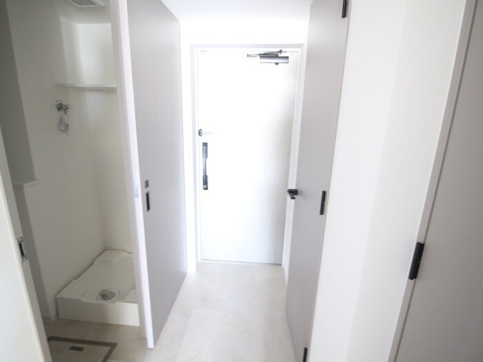 物件内観写真16　(玄関)