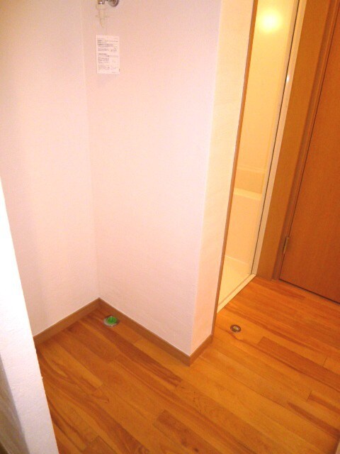 物件内観写真11　(洗濯機置場)