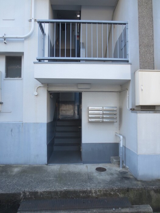 物件外観写真5　(エントランス部分)