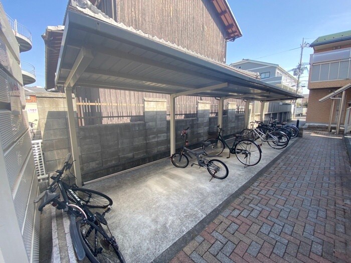 物件外観写真3　(駐輪場)