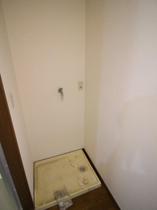 物件内観写真16　(洗濯機置場)