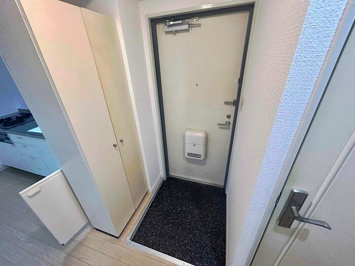 物件内観写真7　(玄関)