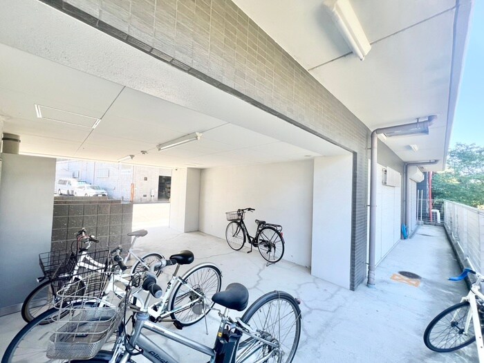 物件外観写真4　(駐輪場)