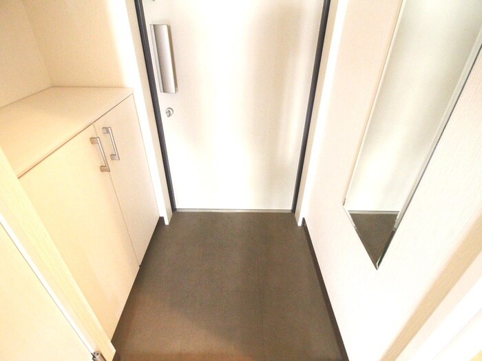 物件内観写真16　(玄関)