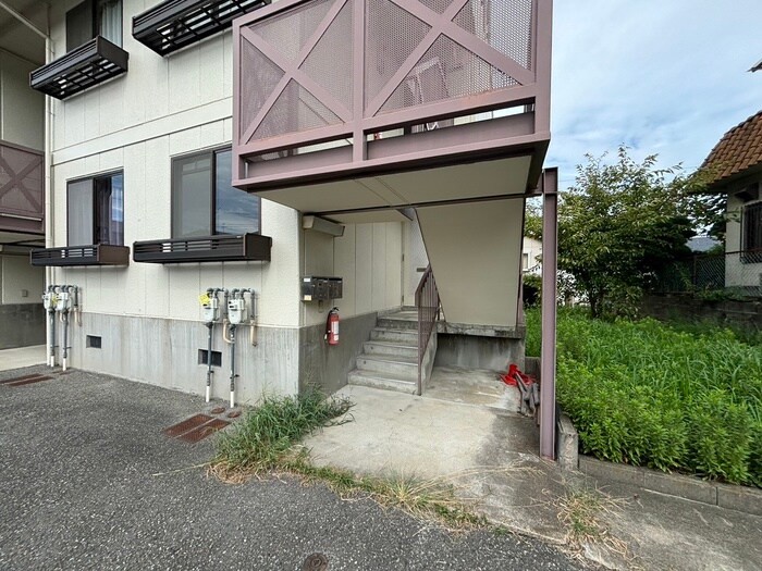 物件外観写真2　(エントランス部分)
