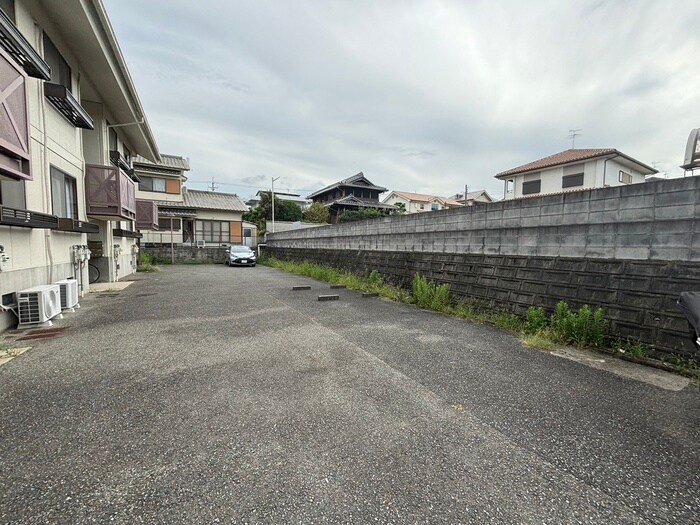 物件外観写真3　(駐車場)