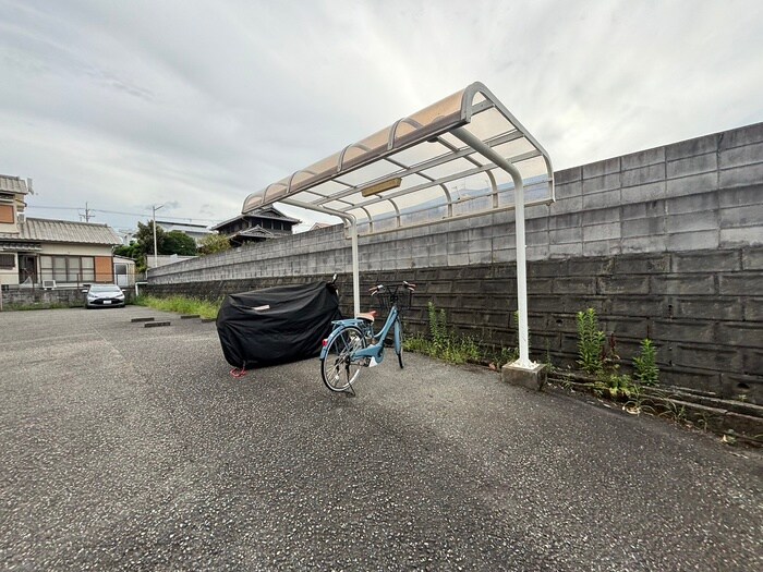 物件外観写真4　(駐輪場)