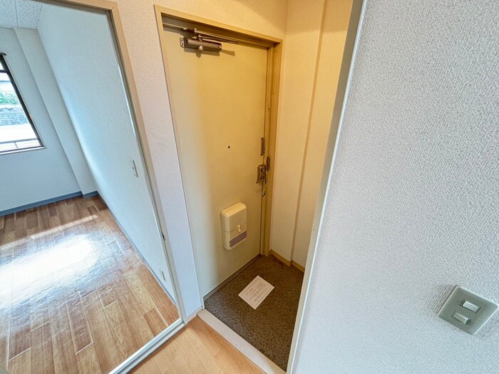 物件内観写真15　(玄関)