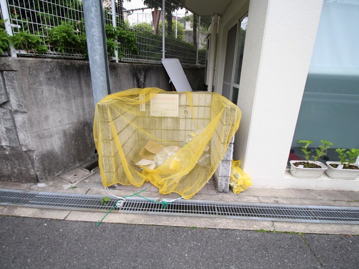 物件外観写真6　(駐車場)