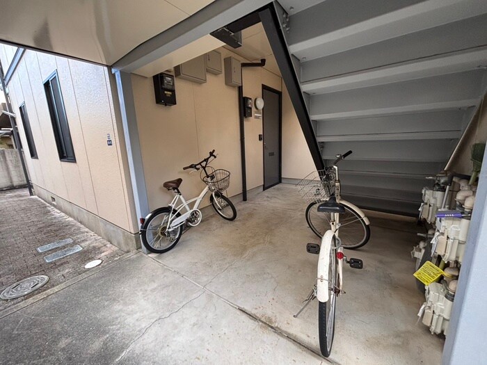 物件外観写真4　(エントランス部分)