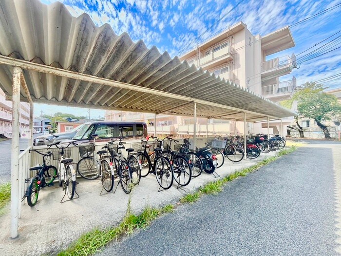 物件外観写真2　(駐輪場)