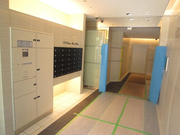 物件外観写真2　(エントランス部分)