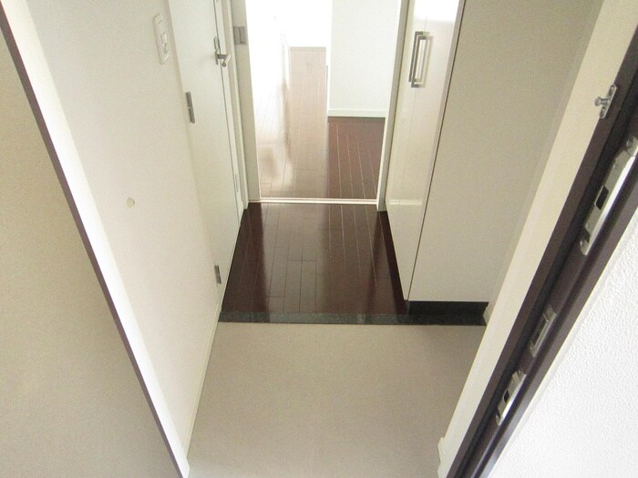 物件内観写真14　(玄関)