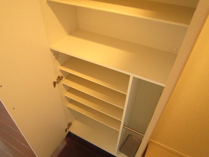 物件内観写真15　(靴箱)