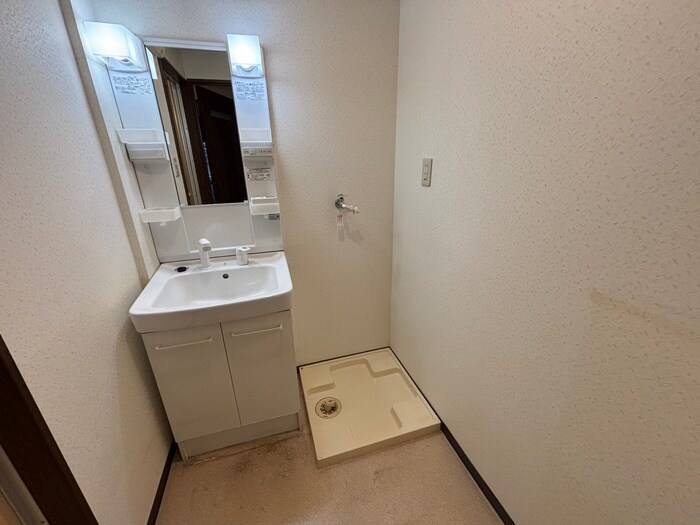 物件内観写真15　(洗濯機置場)