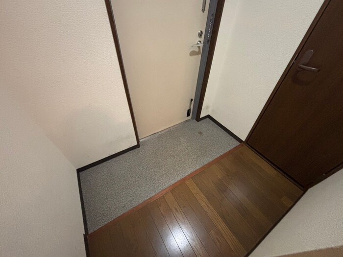 物件内観写真16　(玄関)
