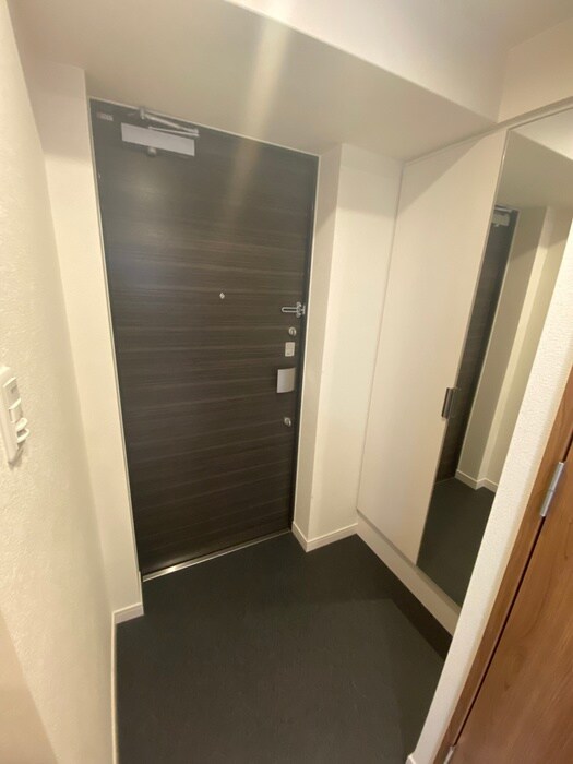 物件内観写真13　(玄関)