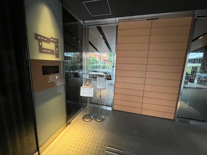 物件外観写真4　(エントランス部分)