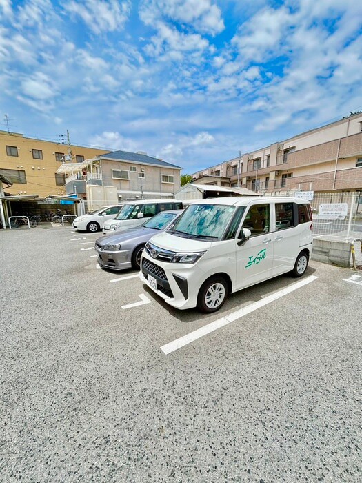 物件外観写真4　(駐車場)