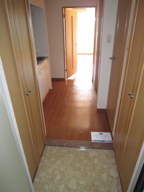 物件内観写真10　(玄関)