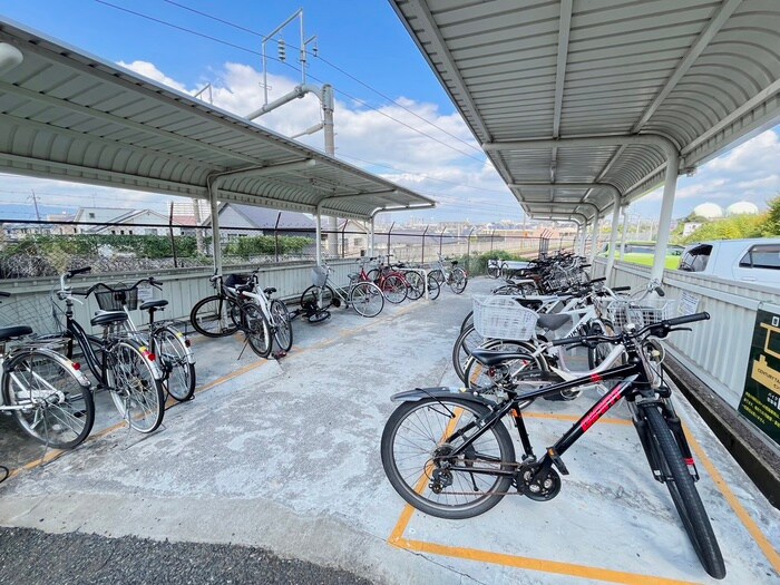 物件外観写真4　(駐輪場)